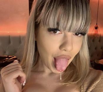 Iris, 18 Caucasian/White female escort, Owen Sound